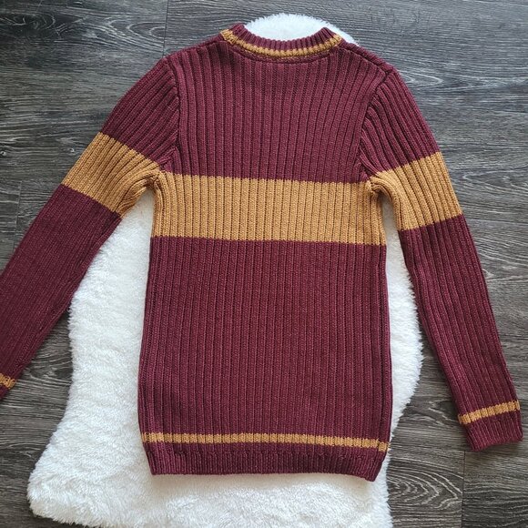 Harry Potter Gryffindor Quidditch Sweater From NYC Store Size XS - Picture 5 of 11